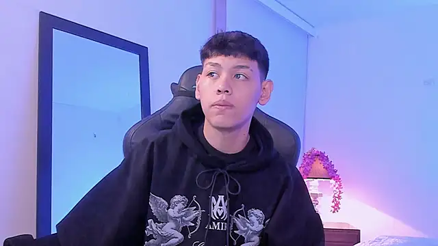 Snapshot of zeus_blaze chatting on September 15, 2025, 11:54 am zeus blaze online show from September 15, 2025, 11:54 am