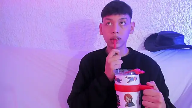 Snapshot of zeus_blaze chatting on November 7, 2025, 8:13 pm zeus blaze online show from November 7, 2025, 8:13 pm