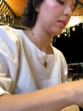 Adry Bach  online show from December 4, 2025, 11:04 pm