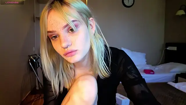Snapshot of Elieiza_xo chatting on June 2, 2026, 11:10 am Elieiza xo online show from June 2, 2026, 11:10 am