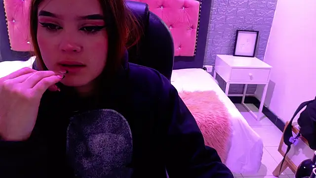 Natalie loffreda online show from October 3, 2025, 2:48 am