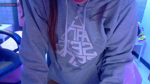 Natalie loffreda online show from December 17, 2025, 3:11 am