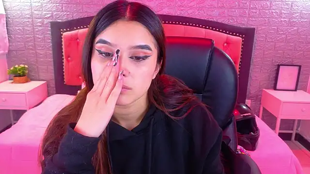 Natalie loffreda online show from December 23, 2025, 3:06 am