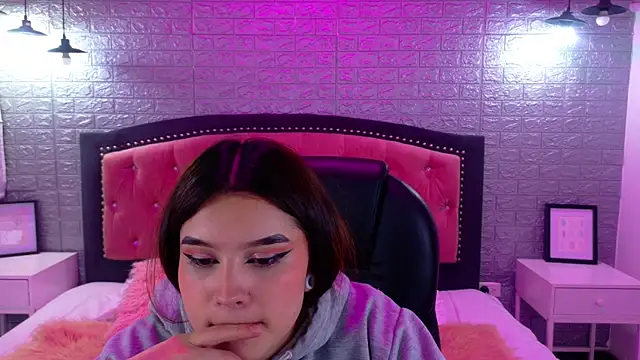 Natalie loffreda online show from September 20, 2025, 3:00 am