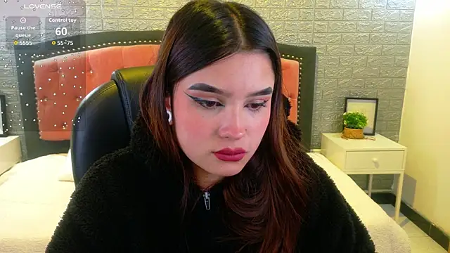 Natalie loffreda online show from December 3, 2025, 3:18 am