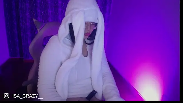 isa  crazy   online show from September 19, 2025, 6:28 am