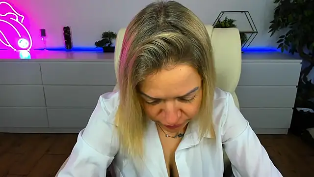 Anna Snows online show from November 25, 2025, 6:36 am