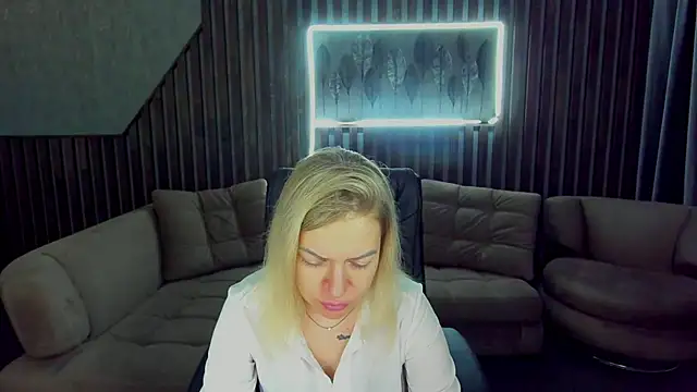 Anna Snows online show from October 10, 2025, 5:52 am