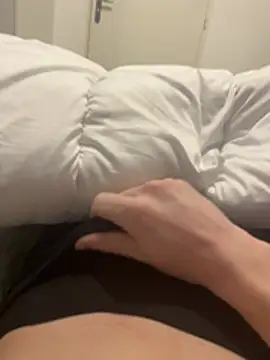 enzoyoungbisex online show from February 13, 2026, 8:31 pm