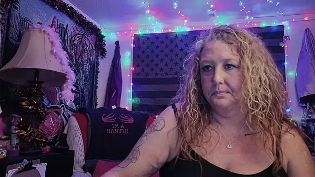 HotRedYeag online show from October 15, 2025, 6:33 am