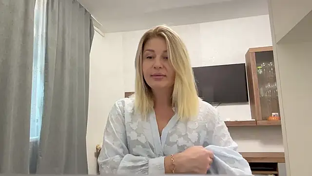 Blondie xoxoxo online show from October 1, 2025, 9:14 am