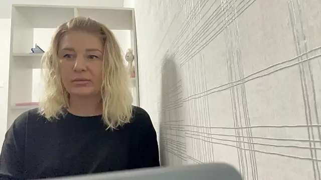 Blondie xoxoxo online show from September 25, 2025, 7:58 am