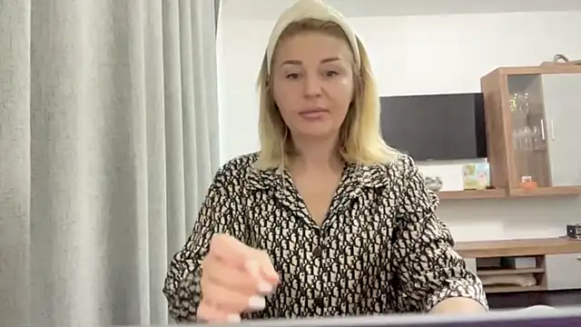 Blondie xoxoxo online show from September 11, 2025, 5:07 am