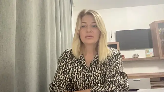 Blondie xoxoxo online show from September 10, 2025, 6:23 am