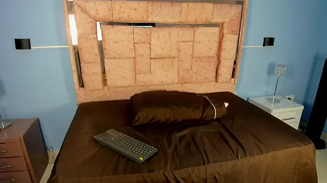 LICKY LOV online show from September 26, 2025, 3:02 am