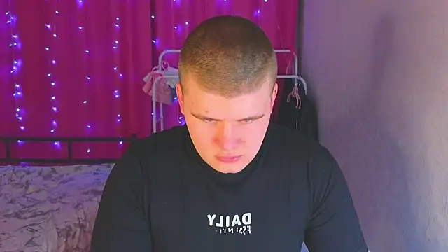 kittenmurr online show from March 31, 2026, 1:46 pm