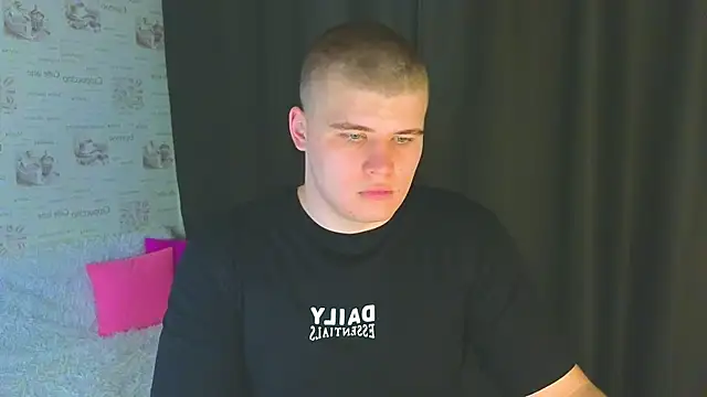 kittenmurr online show from September 20, 2025, 9:31 pm