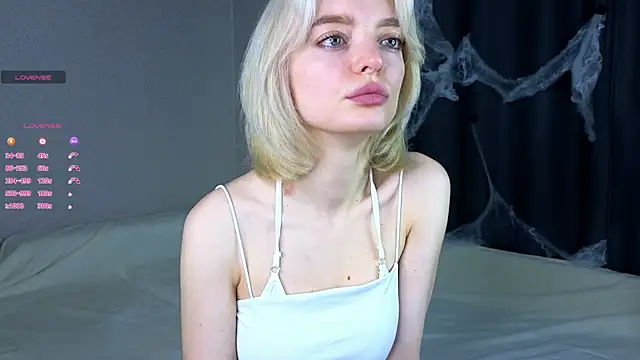 ShizukaBlanche online show from November 1, 2025, 3:24 am