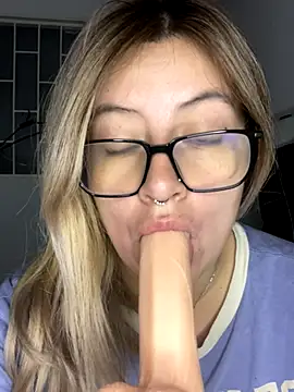 Snapshot of Blair_Bunnyy chatting on October 25, 2025, 4:33 am Blair Bunnyy online show from October 25, 2025, 4:33 am