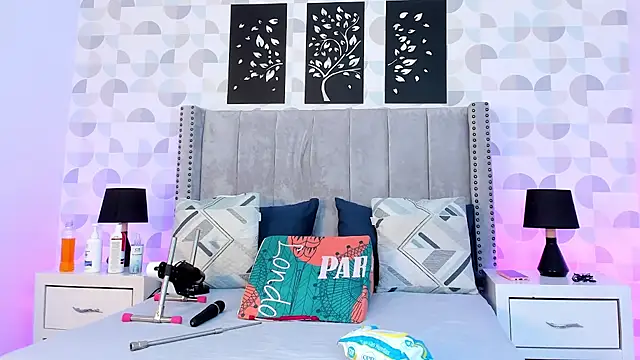 natasha moreno online show from October 6, 2025, 12:39 pm