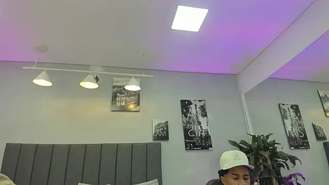 violet and myers online show from November 9, 2025, 11:47 am