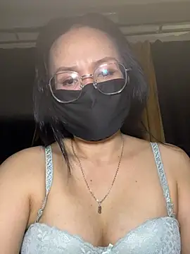 melyiaaa online show from June 12, 2026, 1:20 pm