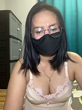 melyiaaa online show from April 24, 2026, 3:25 pm