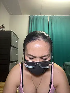 melyiaaa online show from April 25, 2026, 2:47 pm