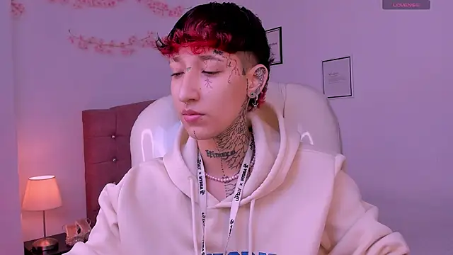 Snapshot of Luci_Rose chatting on April 24, 2026, 8:00 pm Luci Rose online show from April 24, 2026, 8:00 pm