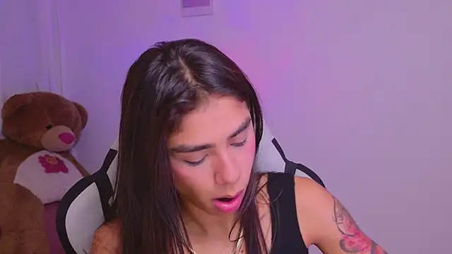 BrunetteAdams001 online show from February 11, 2026, 3:39 am