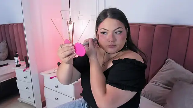 Tessa Sinclaire online show from June 12, 2026, 7:33 pm