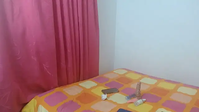 lolascarlett online show from September 19, 2025, 12:25 am