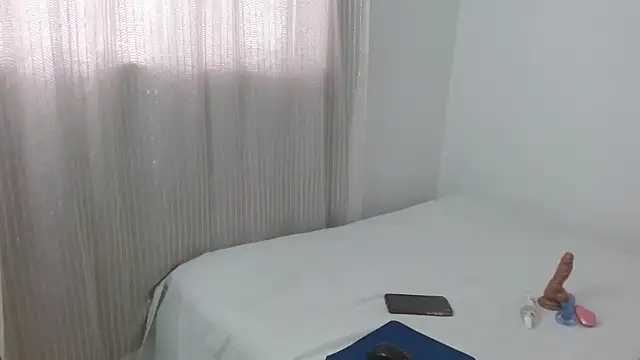 lolascarlett online show from October 22, 2025, 1:43 pm