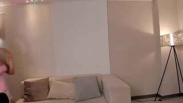 VeronicaBlue online show from September 24, 2025, 11:39 am