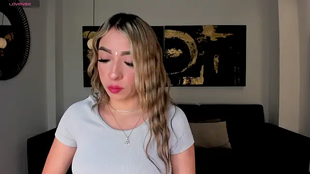 Snapshot of LizzCooper chatting on November 8, 2025, 7:39 pm LizzCooper online show from November 8, 2025, 7:39 pm