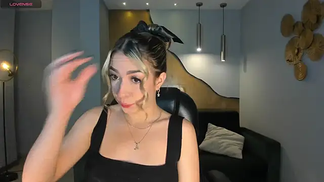 Snapshot of LizzCooper chatting on November 8, 2025, 4:05 am LizzCooper online show from November 8, 2025, 4:05 am