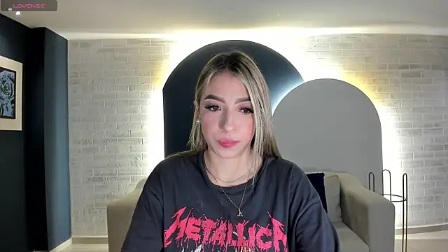 Snapshot of LizzCooper chatting on October 31, 2025, 4:09 am LizzCooper online show from October 31, 2025, 4:09 am