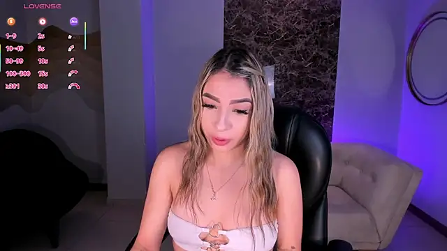 Snapshot of LizzCooper chatting on November 11, 2025, 4:18 am LizzCooper online show from November 11, 2025, 4:18 am