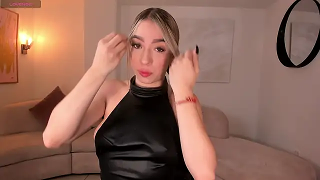 Snapshot of LizzCooper chatting on October 18, 2025, 3:30 am LizzCooper online show from October 18, 2025, 3:30 am