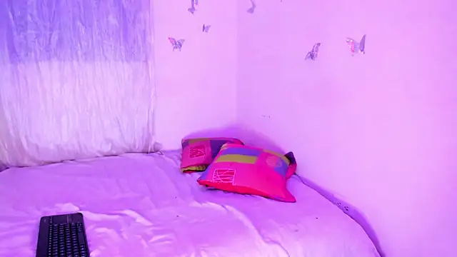 EVELYNN LUXX online show from March 4, 2026, 3:47 am