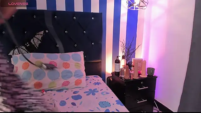 valeria rouse28 online show from October 26, 2025, 5:13 pm