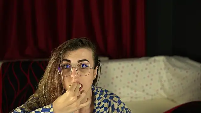 Tracyix online show from May 12, 2026, 6:36 pm