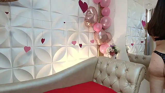 Lily rousee  online show from February 10, 2026, 12:59 pm