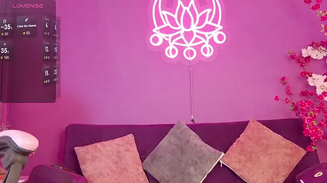 Maylu Fox online show from October 20, 2025, 12:27 pm