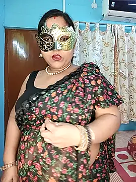 extreamhot1 online show from November 25, 2025, 7:47 pm