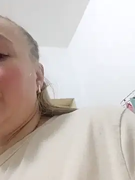 Snapshot of Kiss_Eva chatting on February 8, 2026, 3:32 pm Kiss Eva online show from February 8, 2026, 3:32 pm