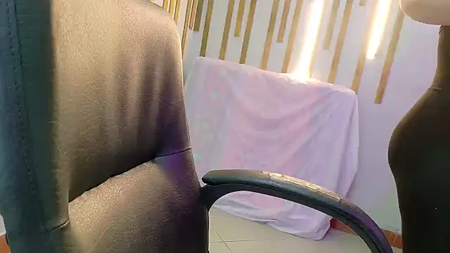 Snapshot of Angel_saez chatting on October 18, 2025, 11:01 am Angel saez online show from October 18, 2025, 11:01 am