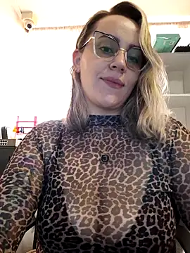 Snapshot of CurvyLust_x chatting on November 20, 2025, 1:45 pm CurvyLust x online show from November 20, 2025, 1:45 pm