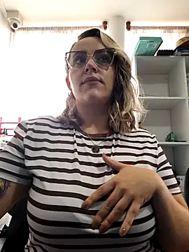 Snapshot of CurvyLust_x chatting on November 24, 2025, 1:55 pm CurvyLust x online show from November 24, 2025, 1:55 pm