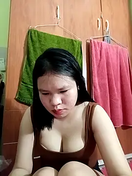 emyeuhss online show from September 29, 2025, 12:44 pm